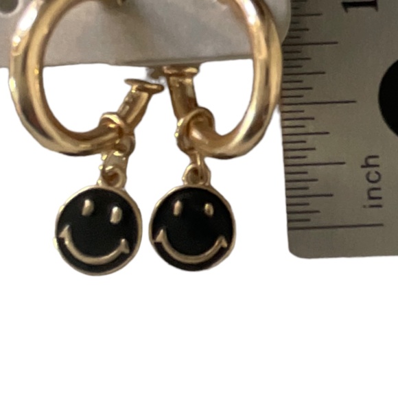 New SMILE 😃 Earrings Gold Tone Hoops - Picture 5 of 5